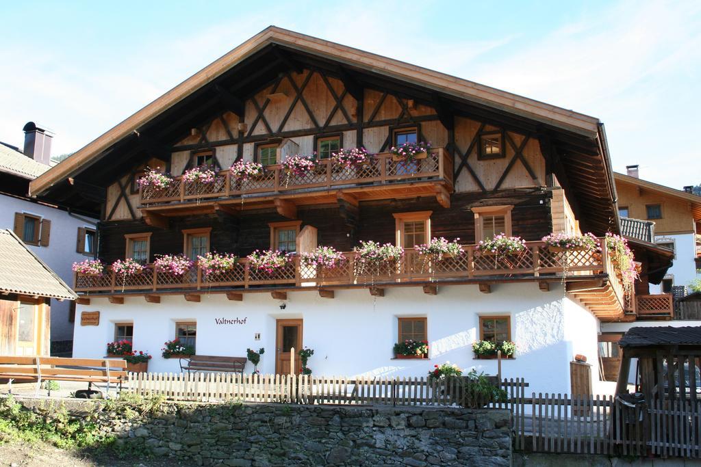 Valtnerhof Apartment San Candido Bagian luar foto